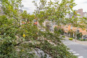 Image 18 - 898661