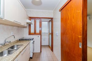 Image 23 - 898661