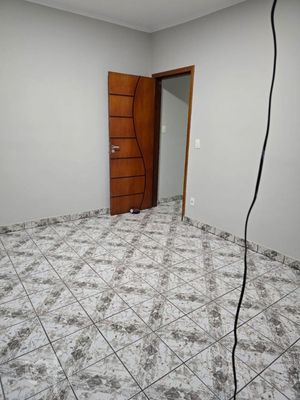 Image 11 - 898663