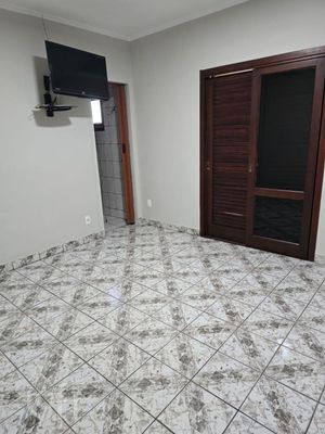 Image 8 - 898663