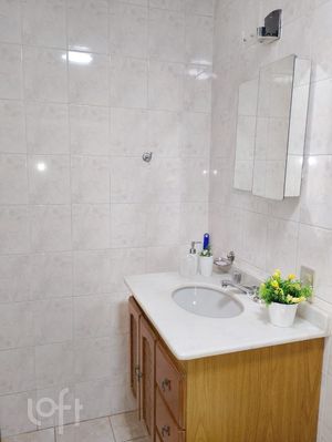 Image 8 - 898666
