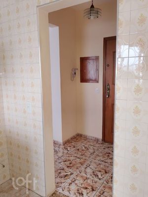 Image 2 - 898666