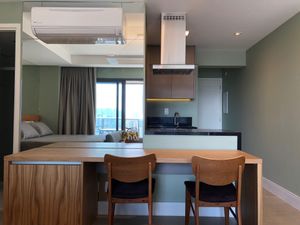 Image 8 - 898669
