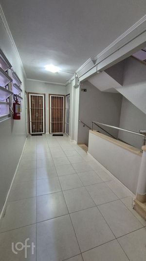 Image 11 - 898678