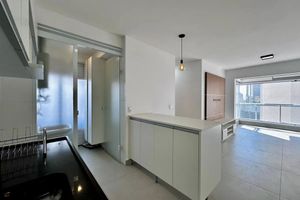 Image 9 - 898680