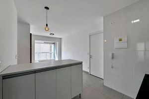 Image 11 - 898680