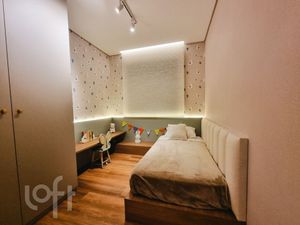 Image 8 - 898681