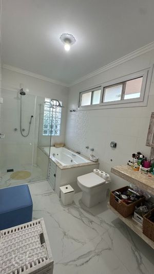 Image 18 - 898686