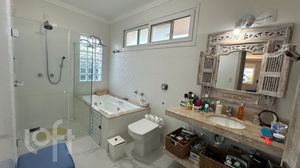 Image 17 - 898686