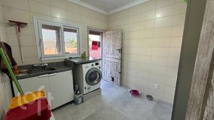 Image 35 - 898686