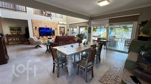 Image 8 - 898686