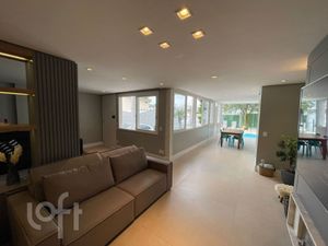 Image 5 - 898700