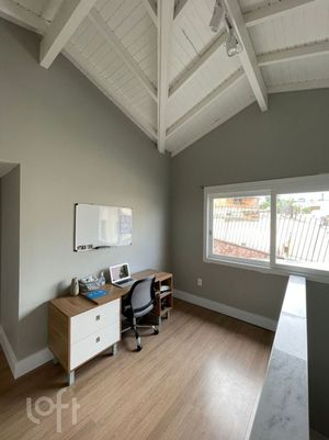 Image 17 - 898700