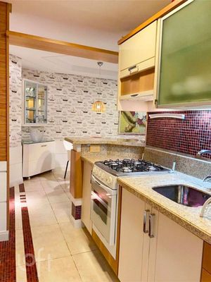 Image 8 - 898710