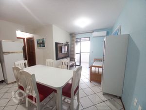 Image 9 - 898712