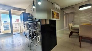 Image 4 - 898725