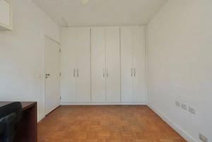 Image 6 - 898730