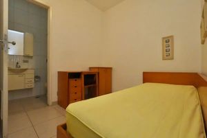 Image 7 - 898730