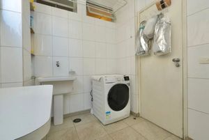 Image 11 - 898730