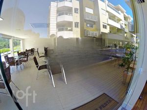 Image 34 - 898735