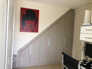Image 19 - 898735