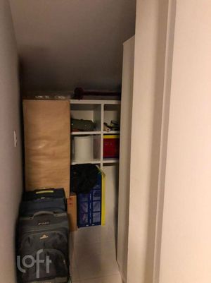 Image 18 - 898735