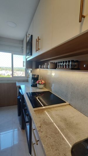 Image 12 - 898740