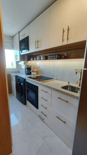 Image 13 - 898740