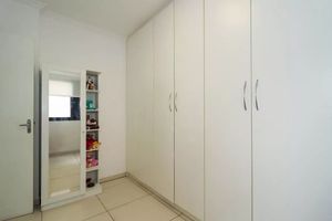 Image 11 - 898742