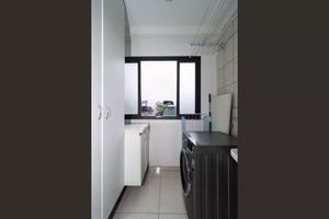 Image 19 - 898742
