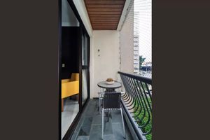 Image 5 - 898742