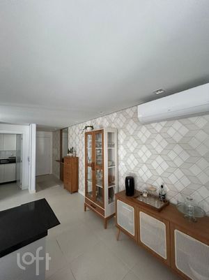 Image 9 - 898745