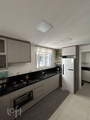 Image 3 - 898745