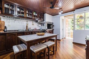 Image 13 - 898750