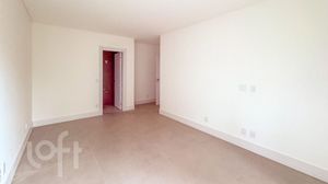 Image 8 - 898757