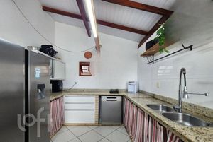 Image 7 - 898761