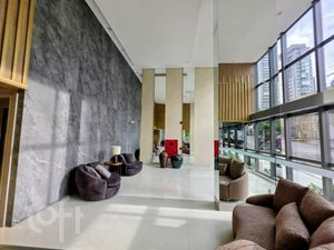 Image 18 - 898782
