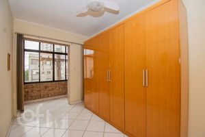 Image 11 - 898785