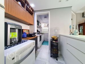 Image 9 - 898789