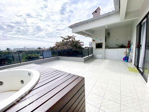 Image 17 - 898796