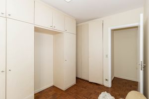 Image 18 - 898801