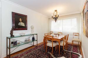 Image 8 - 898805
