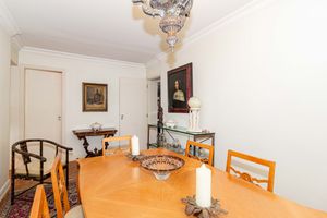 Image 6 - 898805