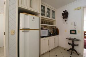 Image 4 - 898805