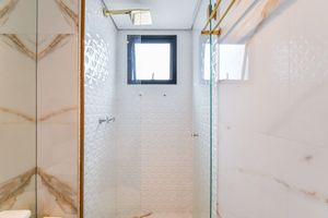 Image 6 - 898806