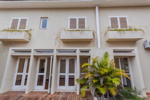Image 9 - 898810