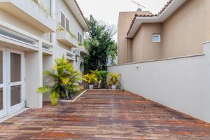 Image 11 - 898810