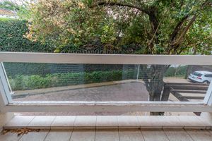 Image 19 - 898810