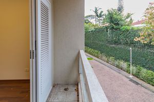 Image 17 - 898810