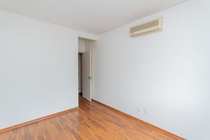Image 31 - 898810